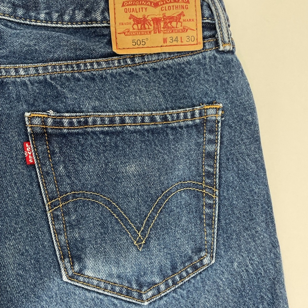 LEVI’S  Men’s “505”  Blue Jeans - Picture 5 of 8